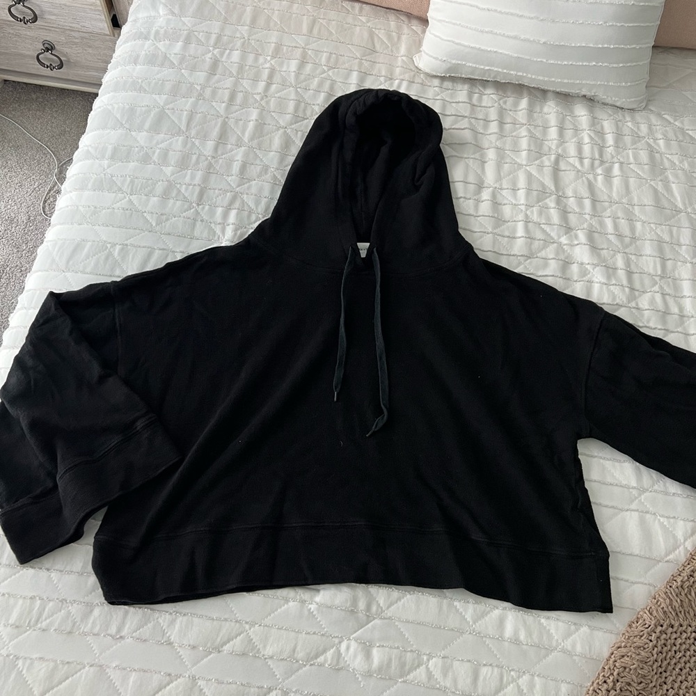 Victoria + Sophia black crop sweatshirt